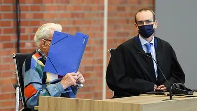 Un ex guardia de campo de las SS, de 100 años de edad, será juzgado en Alemania Un ex guardia de campo de las SS, de 100 años de edad, será juzgado en Alemania