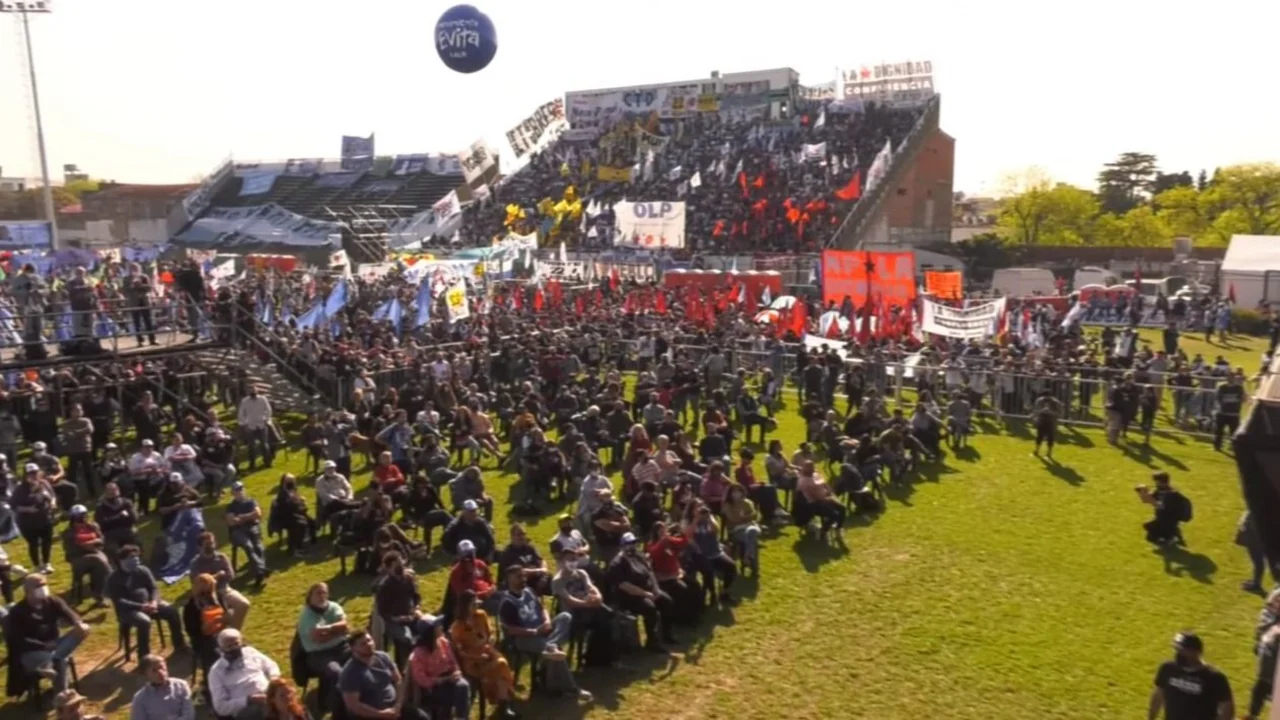 Movimientos sociales realizan acto en Nueva Chicago: "Por la unidad y la victoria"