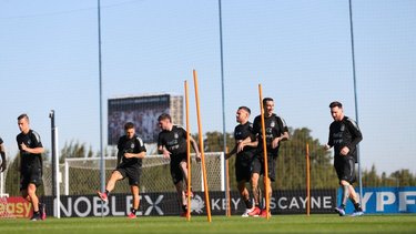 El mural de Midland a Maradona y Messi - Olé