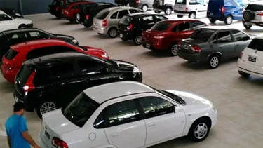 Estas son las 7 cosas que hay que mirar y revisar antes de comprar un auto usado