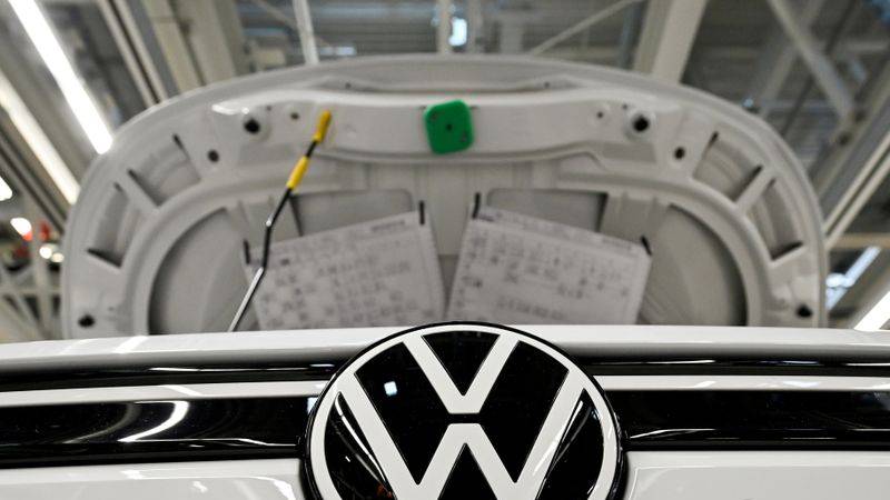 La industria automotriz podría perder 30 mil empleos por el cambio a los autos eléctricos, advierte el CEO de Volkswagen