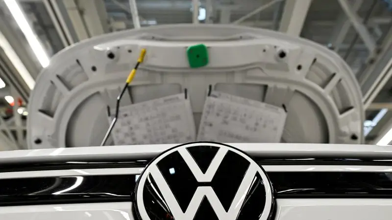 La industria automotriz podría perder 30 mil empleos por el cambio a los autos eléctricos, advierte el CEO de Volkswagen