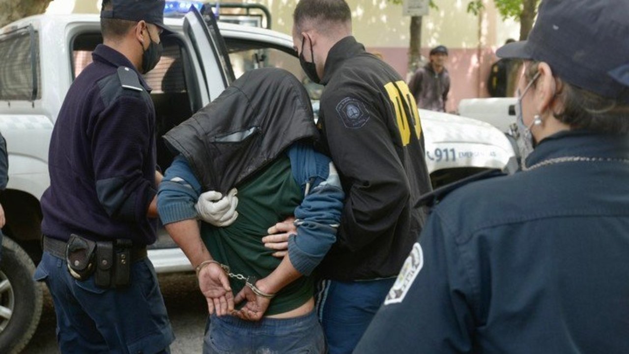 Detuvieron a dos personas por el asesinato de un joven de 17 años