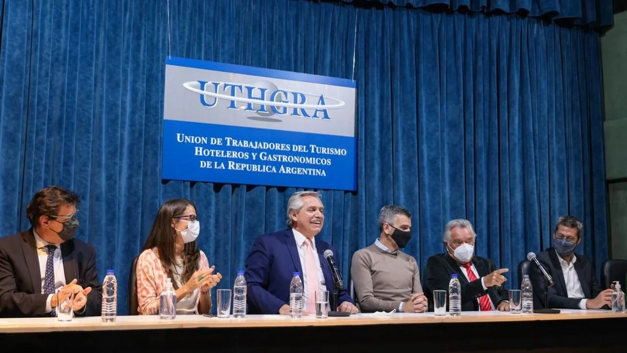 Alberto Fernández firmó convenio para recuperar las actividades hoteleras y gastronómicas