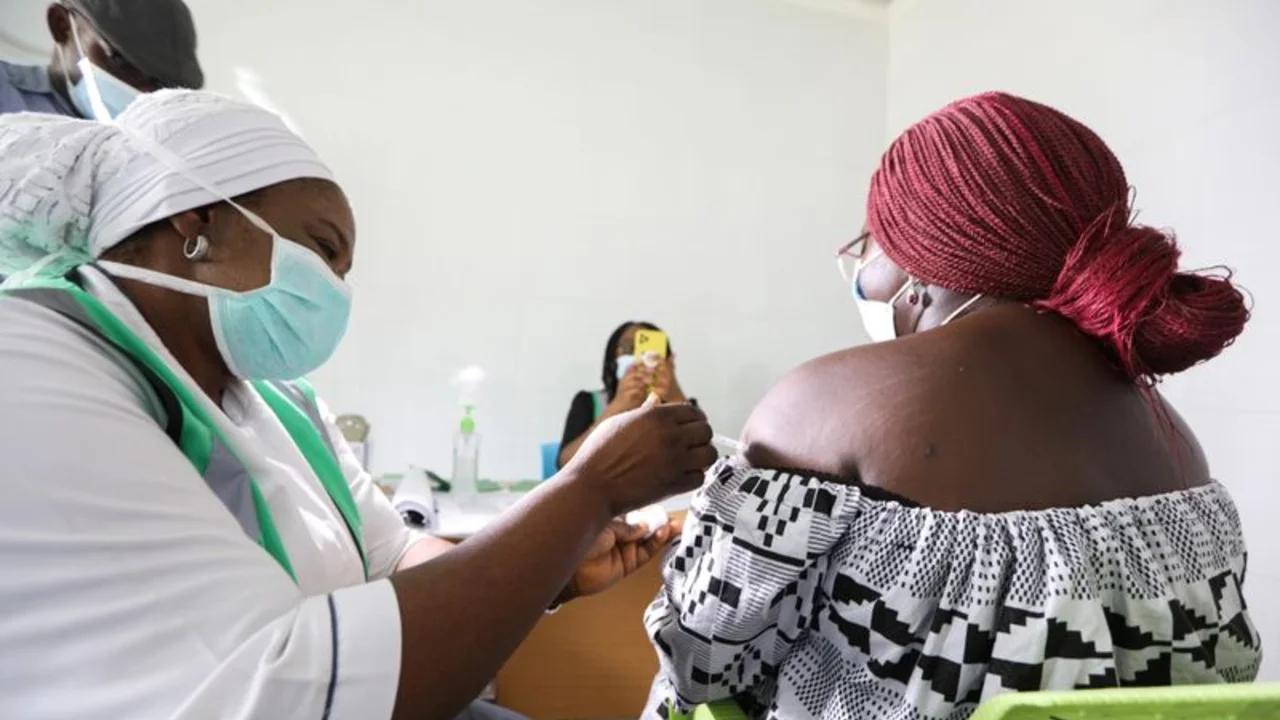 Los casos de coronavirus en todo el mundo superan los 239,77 millones y las muertes alcanzan las 5.089.314