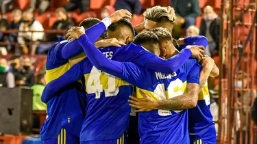 Boca goleó 3-0 a Huracán y se acerca a los primeros puestos