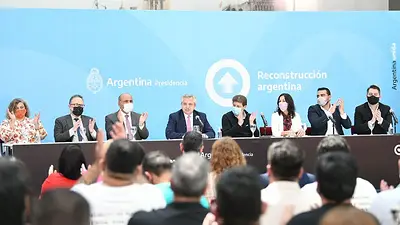 Alberto Fernández: "La plata se malgasta cuando se piden créditos para favorecer la fuga de dólares" Alberto Fernández: "La plata se malgasta cuando se piden créditos para favorecer la fuga de dólares"