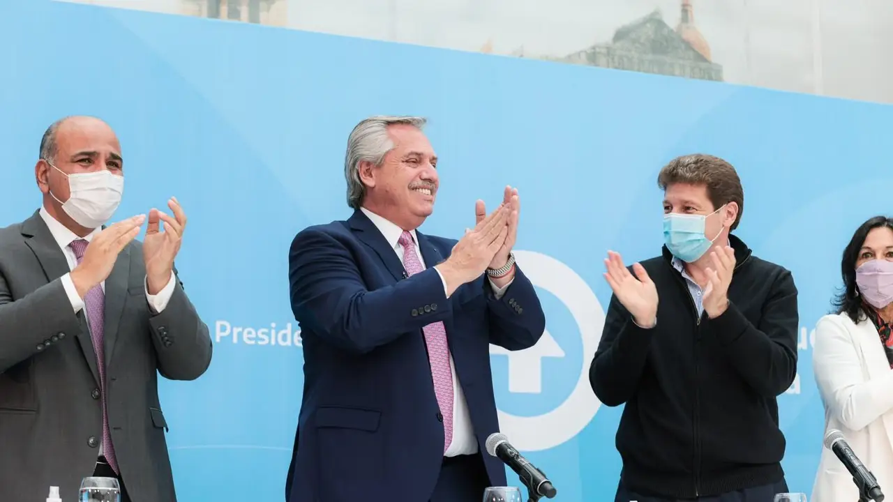 Alberto va con el gabinete a Chubut con la pelea por el control del Senado en mente