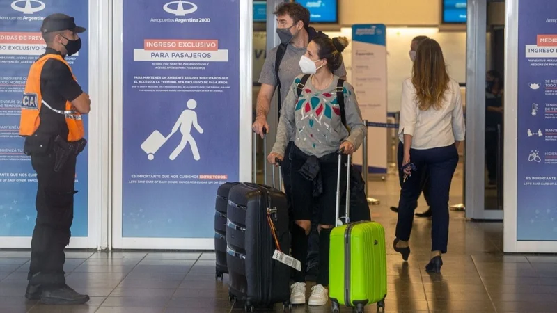 El gobierno eliminó los cupos para la vuelta de viajeros en el exterior