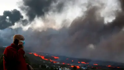 El volcán de La Palma cumple un mes de erupción y no hay indicios de que vaya a frenar El volcán de La Palma cumple un mes de erupción y no hay indicios de que vaya a frenar