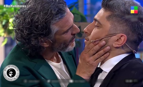 Los Mammones Leonardo Sbaraglia Y Jey Mammón Se Besaron En Vivo El