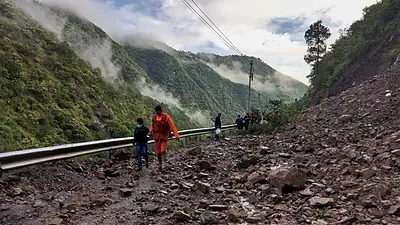 Inundaciones provocadas por monzón tardío dejan más de 150 muertos en India y Nepal Inundaciones provocadas por monzón tardío dejan más de 150 muertos en India y Nepal