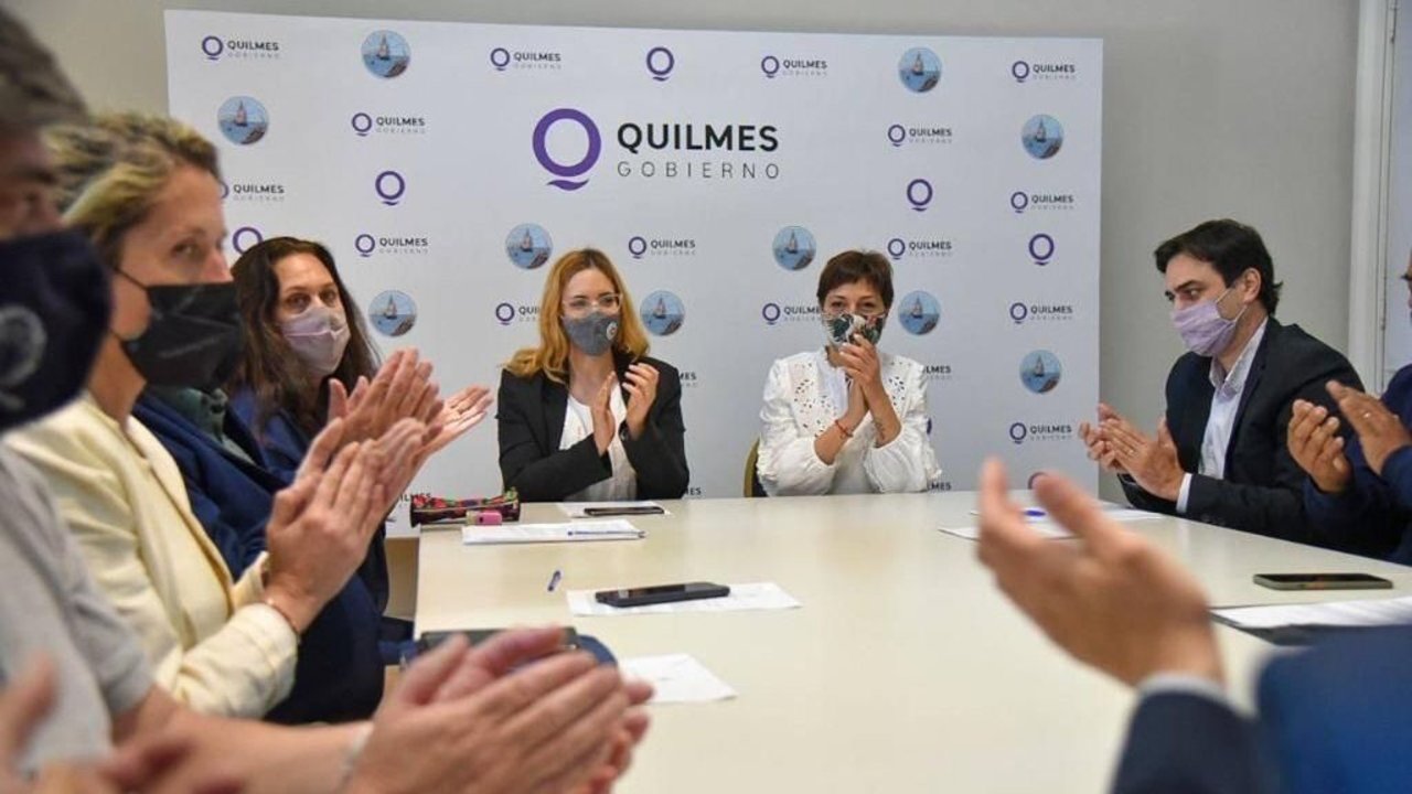 Quilmes: Mayra Mendoza garantiza puestos de trabajo, tras el impactante incendio en el Parque Industrial
