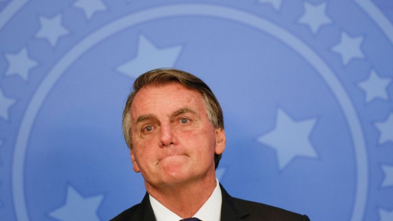 Facebook retira video de Bolsonaro con afirmación falsa sobre vacuna contra el COVID