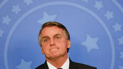 Facebook retira video de Bolsonaro con afirmación falsa sobre vacuna contra el COVID Facebook retira video de Bolsonaro con afirmación falsa sobre vacuna contra el COVID