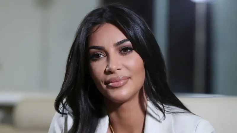 Empresa de Kim Kardashian colabora con marca de lujo Fendi