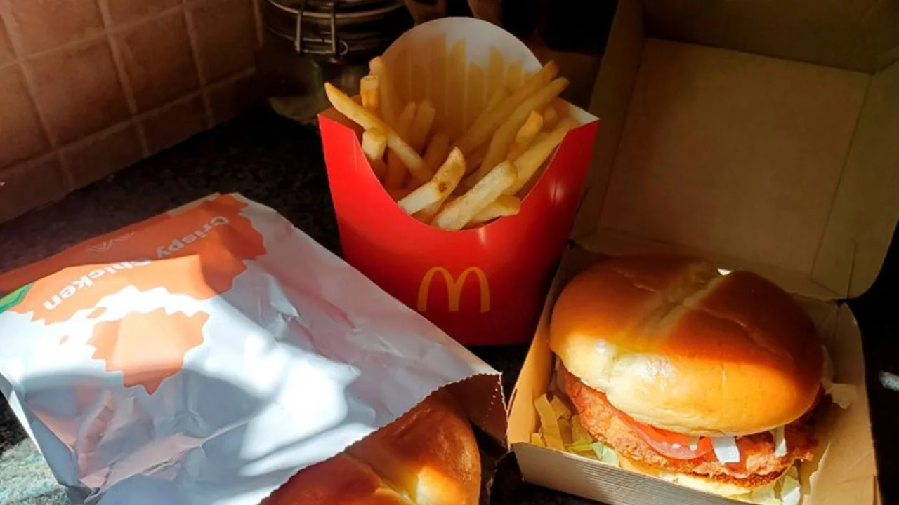 En medio del etiquetado frontal, McDonald's dispara sus ventas y sube en Wall Street