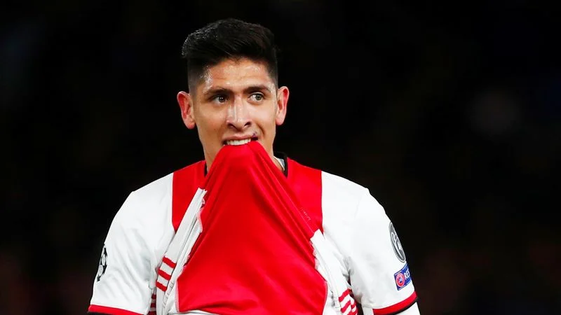 Mexicano Álvarez extiende contrato con Ajax hasta junio de 2025