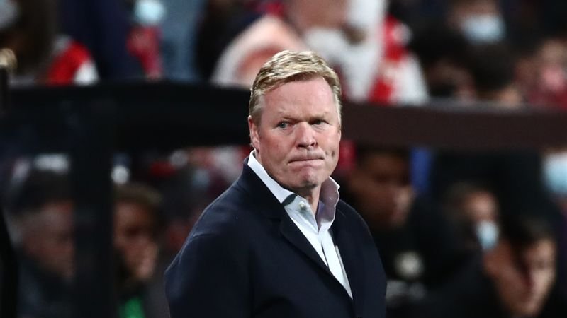 El Barcelona destituye al técnico Koeman tras un flojo inicio de temporada