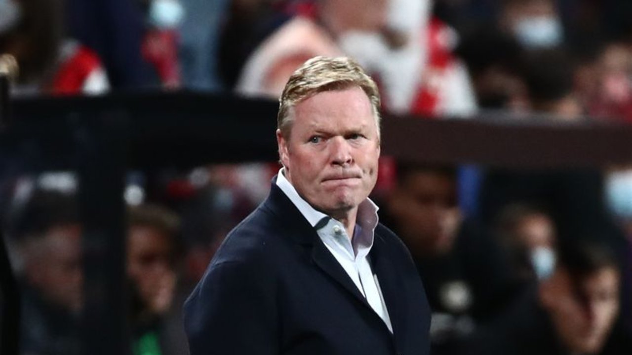 El Barcelona destituye al técnico Koeman tras un flojo inicio de temporada