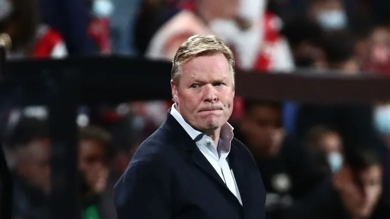 El Barcelona destituye al técnico Koeman tras un flojo inicio de temporada