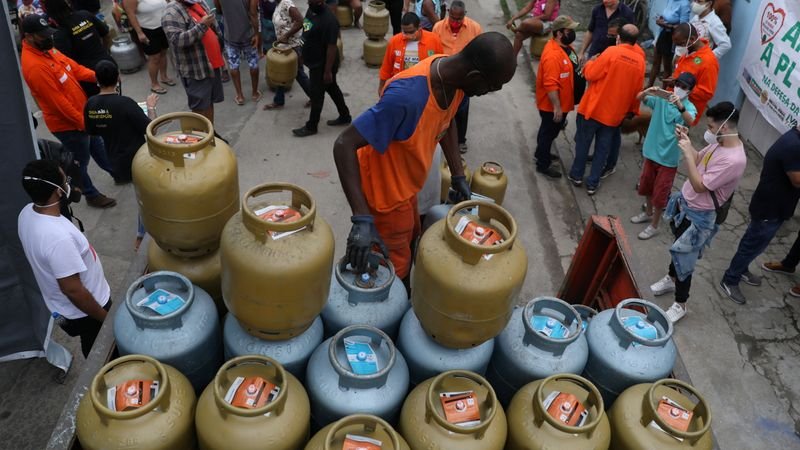 Para Jair Bolsonaro Petrobras no debería ganar tanto y vuelve a coquetear con la privatización