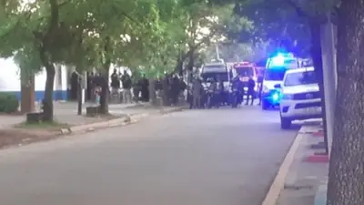 Motín en una comisaría de Ezeiza: toman de rehén a una policía Motín en una comisaría de Ezeiza: toman de rehén a una policía