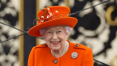 Aconsejan a la Reina Isabel de Inglaterra que descanse al menos dos semanas más Aconsejan a la Reina Isabel de Inglaterra que descanse al menos dos semanas más