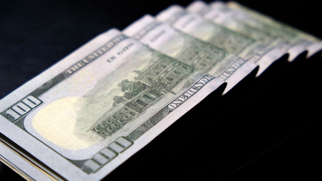 Dólar blue hoy: subió cinco pesos y cerró a $ 488
