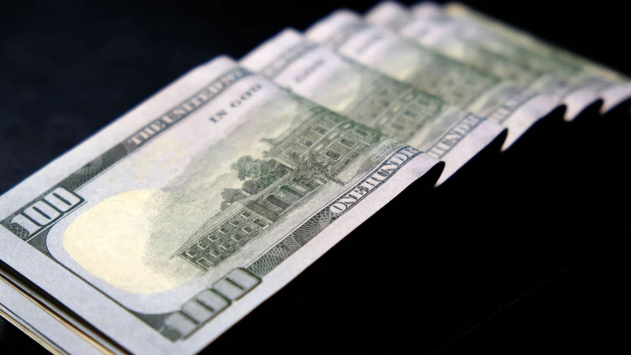 Dólar blue hoy: subió cinco pesos y cerró a $ 488