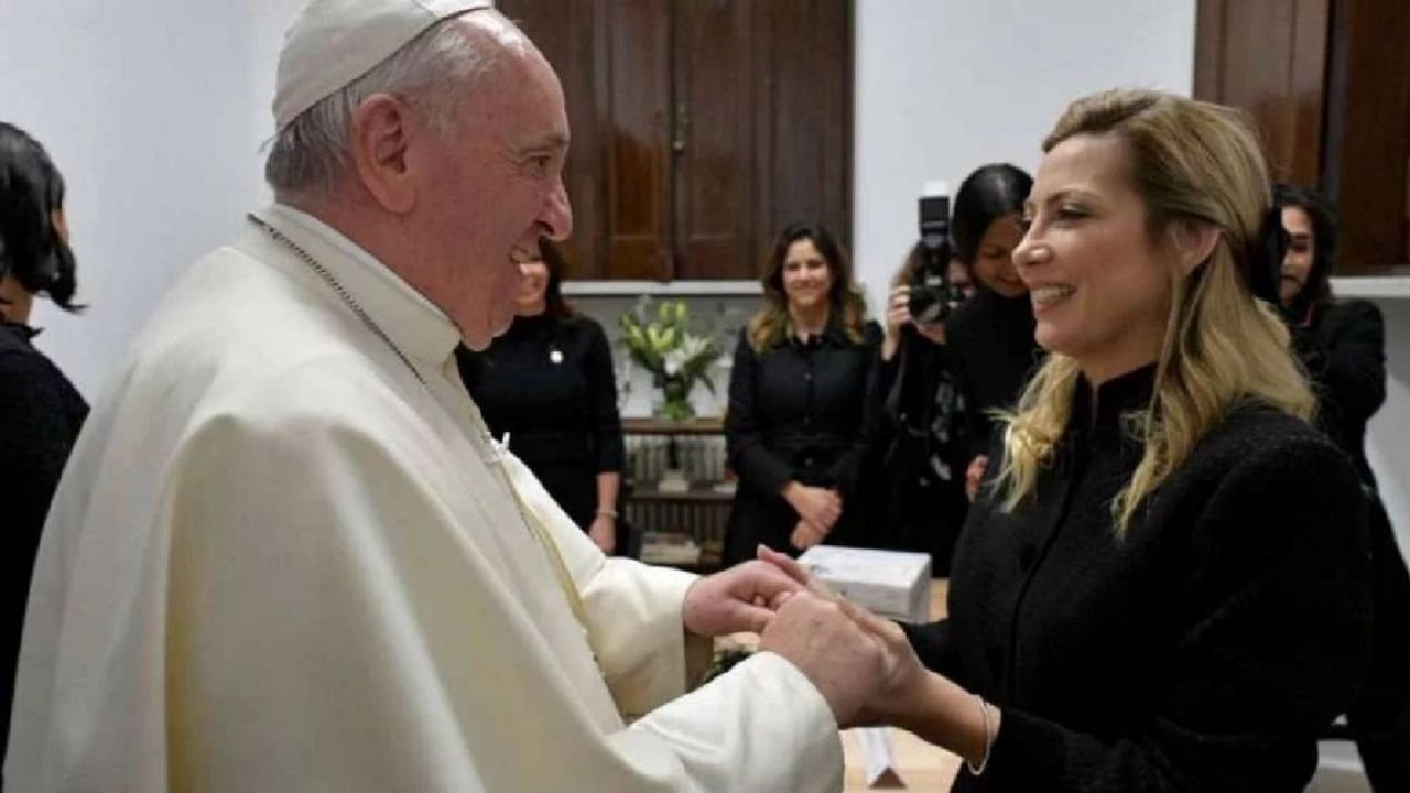 Papa Francisco y Fabiola Yáñez
