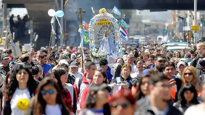 Miles de personas comenzaron con la peregrinación a Luján Miles de personas comenzaron con la peregrinación a Luján