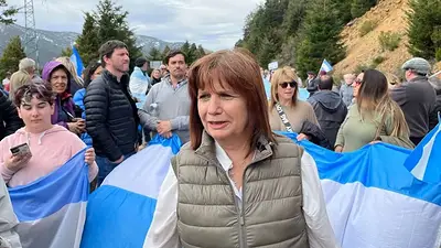 Patricia Bullrich formó parte del banderazo en Villa Mascardi. Patricia Bullrich formó parte del banderazo en Villa Mascardi.
