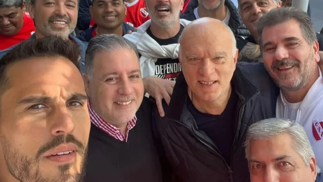 Un grupo de dirigentes del PRO le deseó "éxitos" a Doman por su victoria en Independiente
