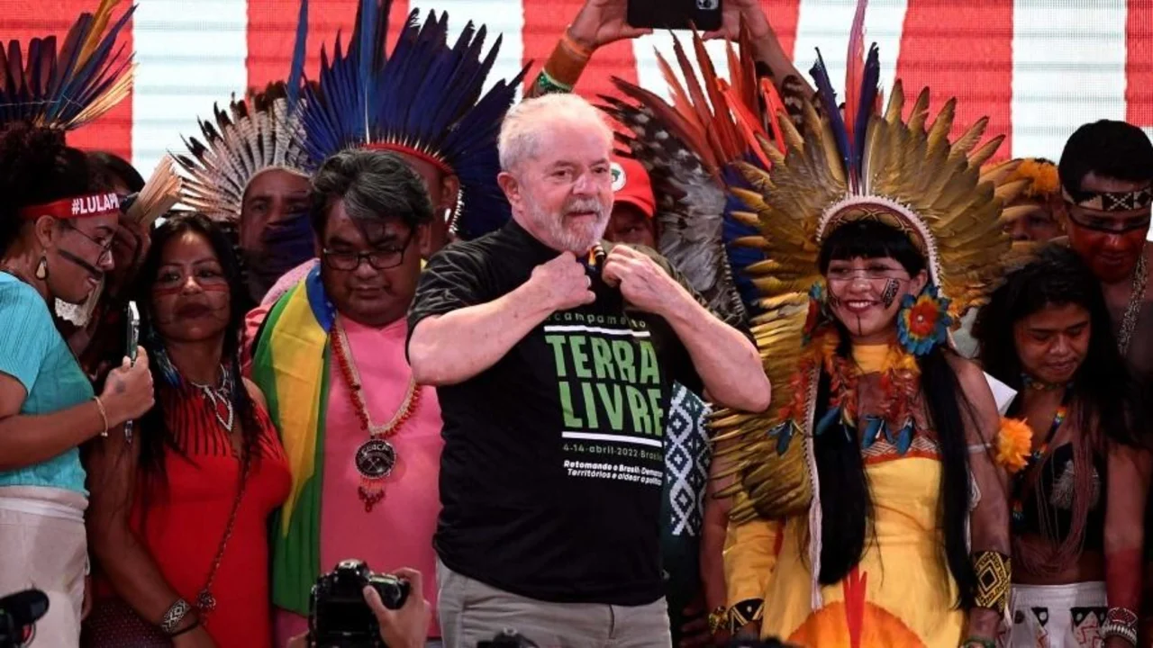Cinco indígenas y dos trans ingresarán al Congreso de Brasil 