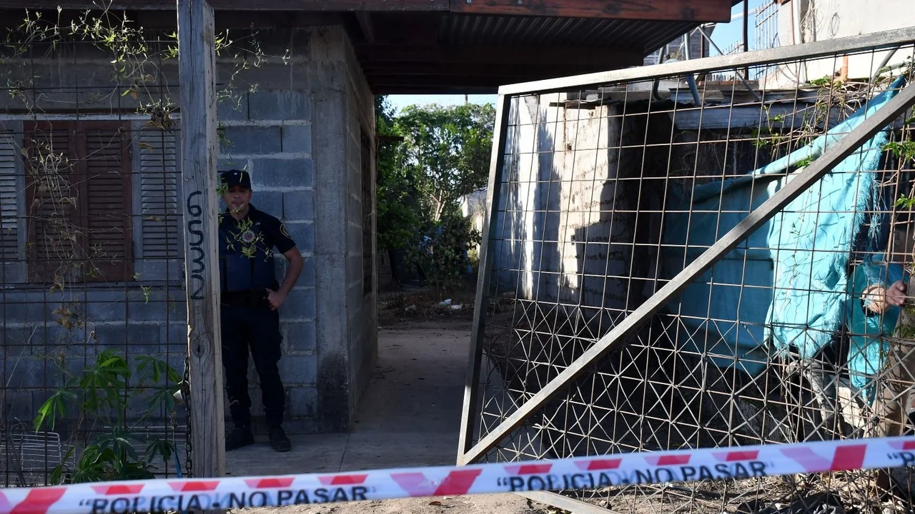 La Policía de Córdoba trabaja en el lugar tras el hallazgo de un cuerpo femenino.