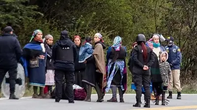 Trasladan a Bariloche a las 4 mujeres mapuche detenidas en Ezeiza Trasladan a Bariloche a las 4 mujeres mapuche detenidas en Ezeiza