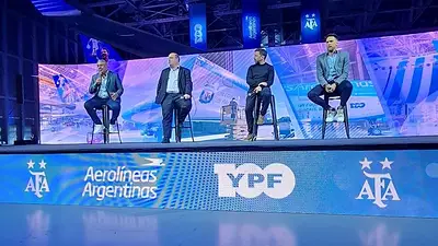 Aerolíneas Argentinas, YPF y la AFA presentaron el avión de la Selección Argentina de Fútbol Aerolíneas Argentinas, YPF y la AFA presentaron el avión de la Selección Argentina de Fútbol