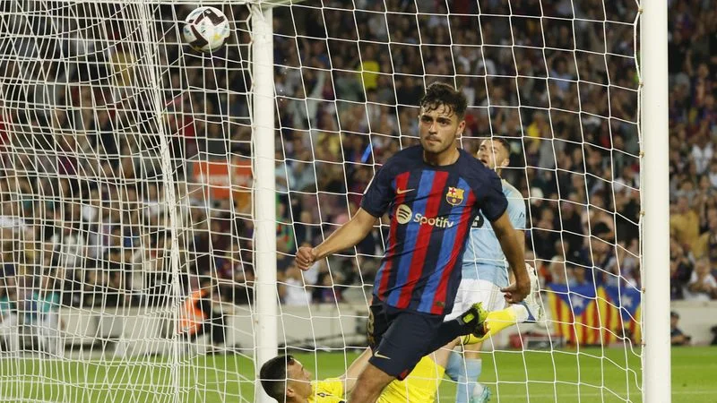 Un gol de Pedri mantiene al Barcelona en la cima de LaLiga