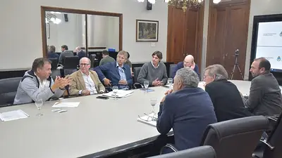 Bahillo analizó con productores lecheros bonaerenses la situación del sector y el alza de producción Bahillo analizó con productores lecheros bonaerenses la situación del sector y el alza de producción
