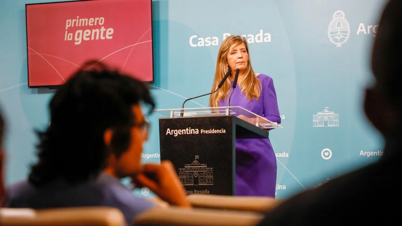 Cerruti: "El dólar blue no es una preocupación del gobierno"