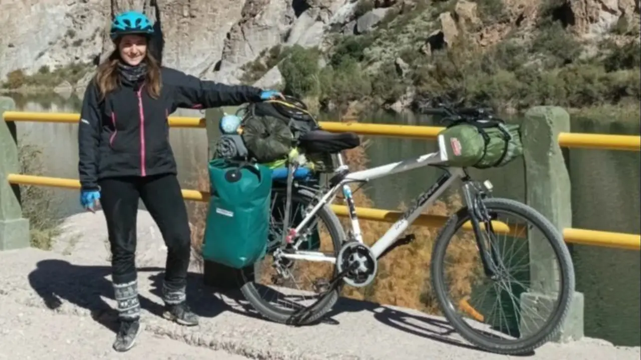 Florencia recorre el país en bici y alienta a otras mujeres: "Quiero contarle a las pibas que podemos y no está todo tan podrido"