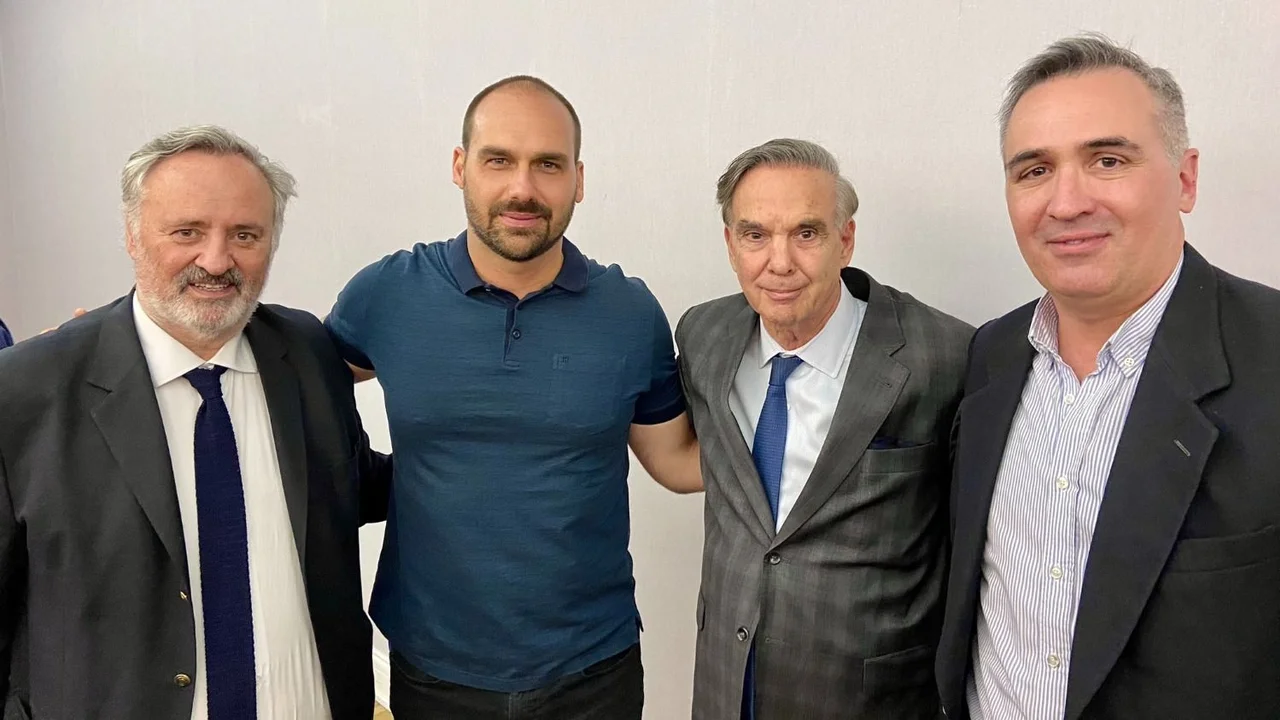 Pichetto deseó que gane Bolsonaro y se reunió con su hijo