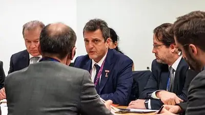 Massa les advirtió a textiles que abrirá las importaciones si no frenan los aumentos Massa les advirtió a textiles que abrirá las importaciones si no frenan los aumentos