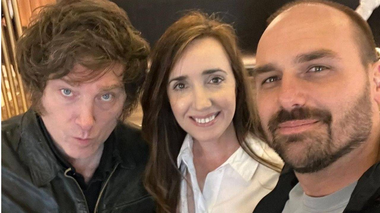 Elecciones 2023: con el hijo de Jair Bolsonaro a la cabeza, Milei recibirá el aguante de la derecha iberoamericana