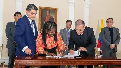 Gustavo Petro presentó el proyecto que crea el Ministerio de la Igualdad y Equidad Gustavo Petro presentó el proyecto que crea el Ministerio de la Igualdad y Equidad