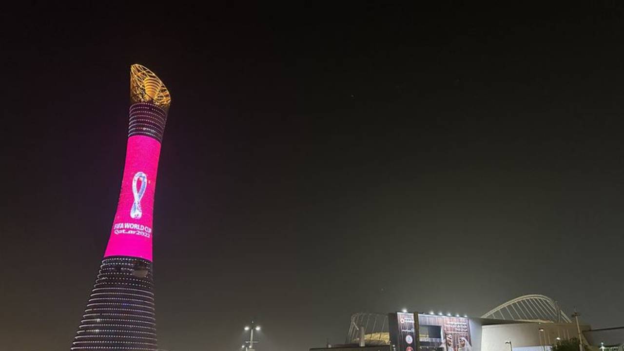 Aficionados al fútbol se alejan de un Mundial en Qatar que no los hace soñar