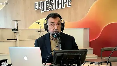 Roberto Navarro habló de la fiesta popular, hizo un balance del año político y reveló que el embajador Marc Stanley visitó la redacción de El Destape Roberto Navarro habló de la fiesta popular, hizo un balance del año político y reveló que el embajador Marc Stanley visitó la redacción de El Destape