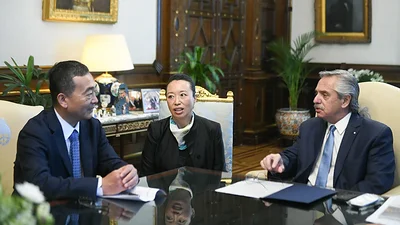 Fernández recibió a autoridades de empresa china que invertirá en el país Fernández recibió a autoridades de empresa china que invertirá en el país