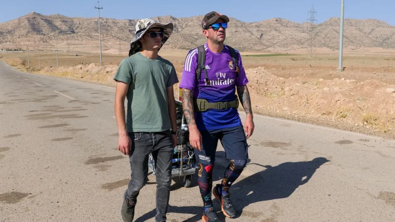 Desaparece en Irán aficionado español que se dirigía caminando al Mundial de Qatar